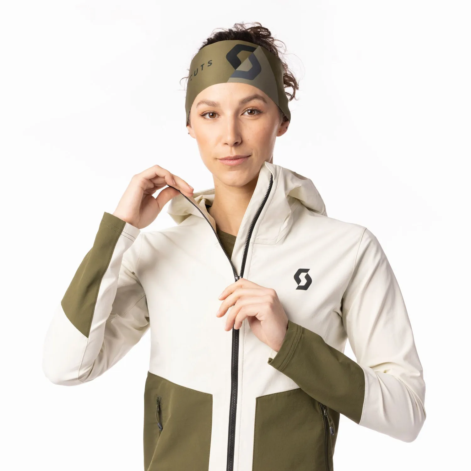 MOUNTAINWEAR_STUDIO_24_WOMEN_021_2045261.jpg