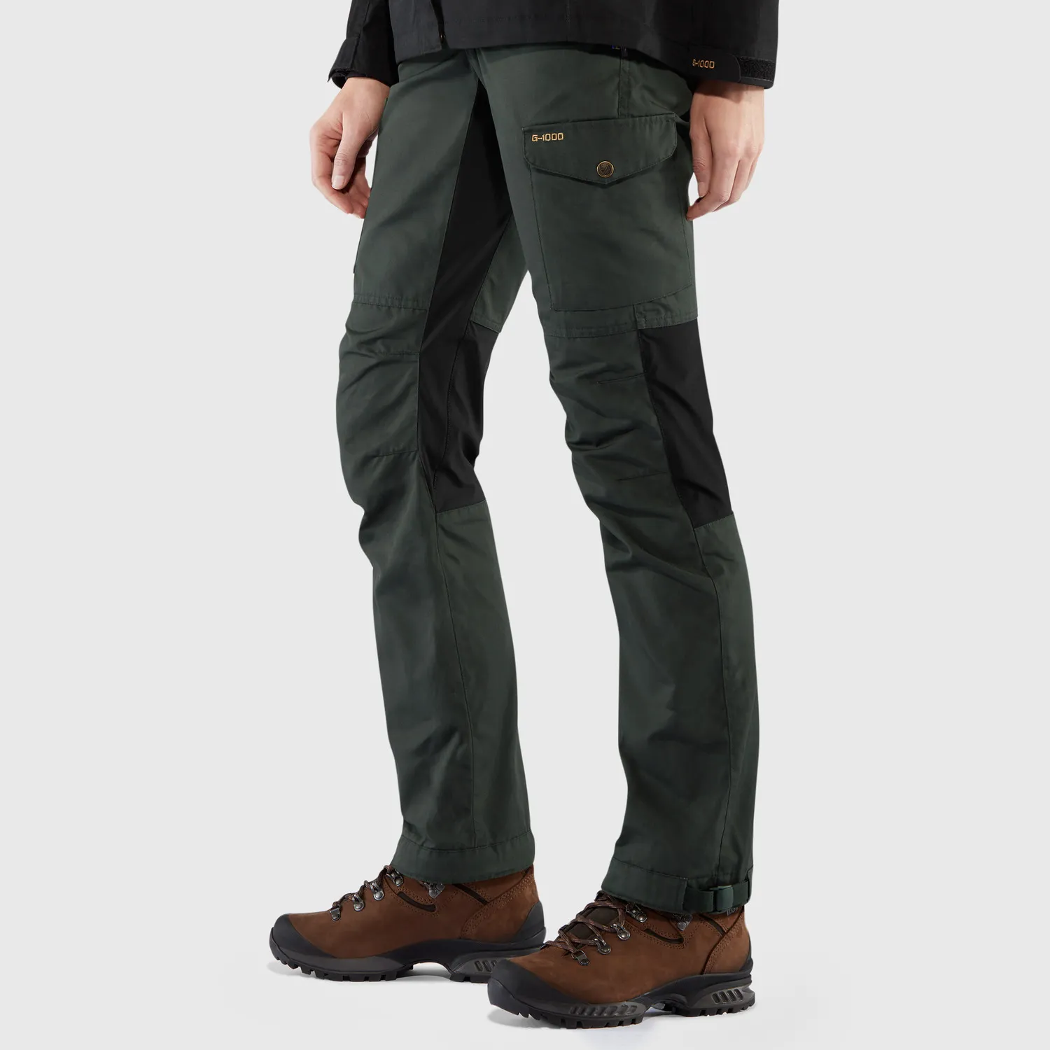 F89829_SS20_i_kaipak_trousers_curved_w_fjaellraeven_21.jpg