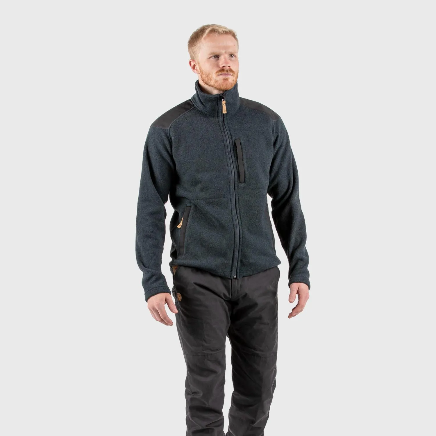 Buck_Fleece_M_81328-555_C_MODEL_FJR.jpg