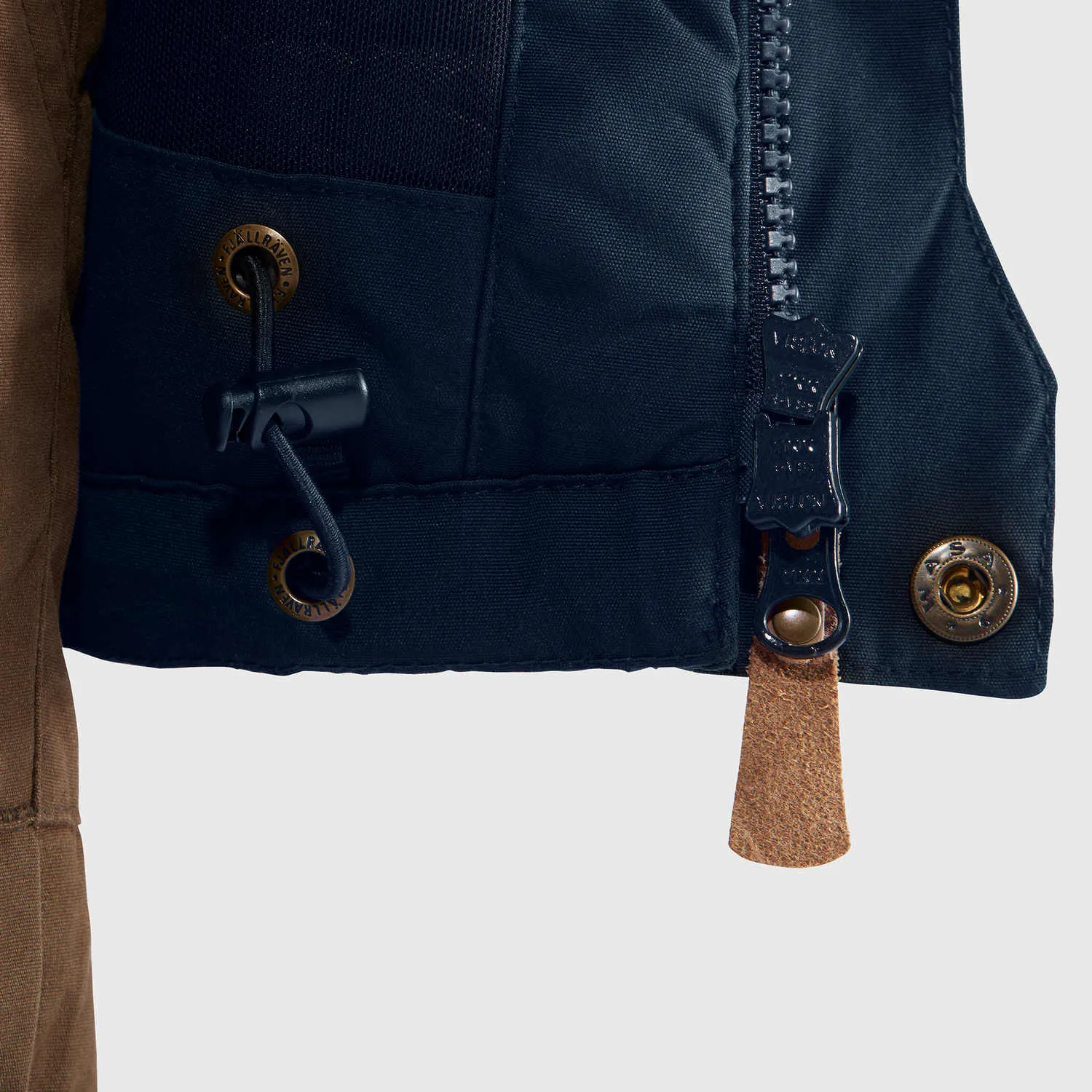 Skogso_Padded_Jacket_M_82279-555_H_DETAIL_FJR.jpg