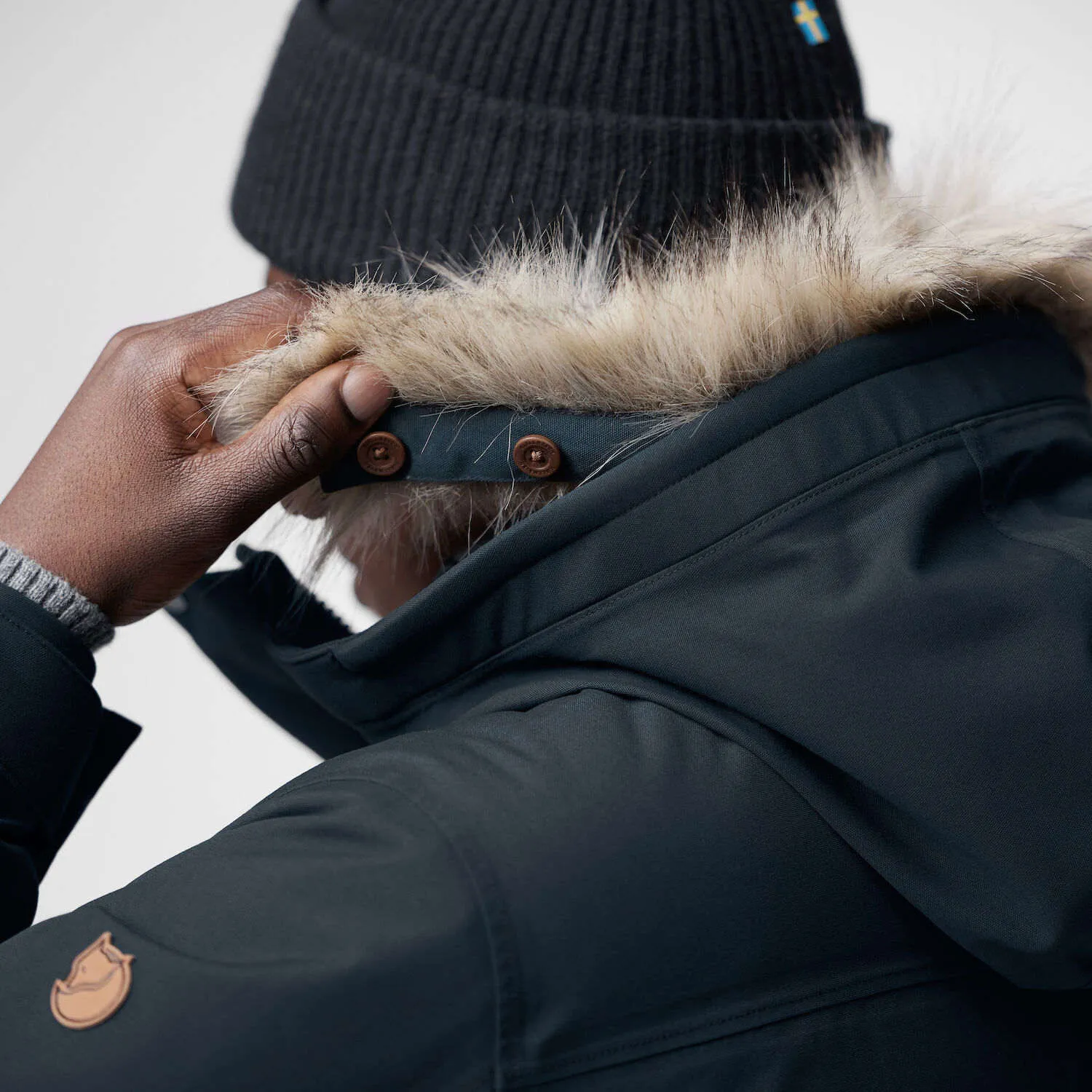 Nuuk_Lite_Parka_M_87158-555_F_DETAIL_FJR.jpg