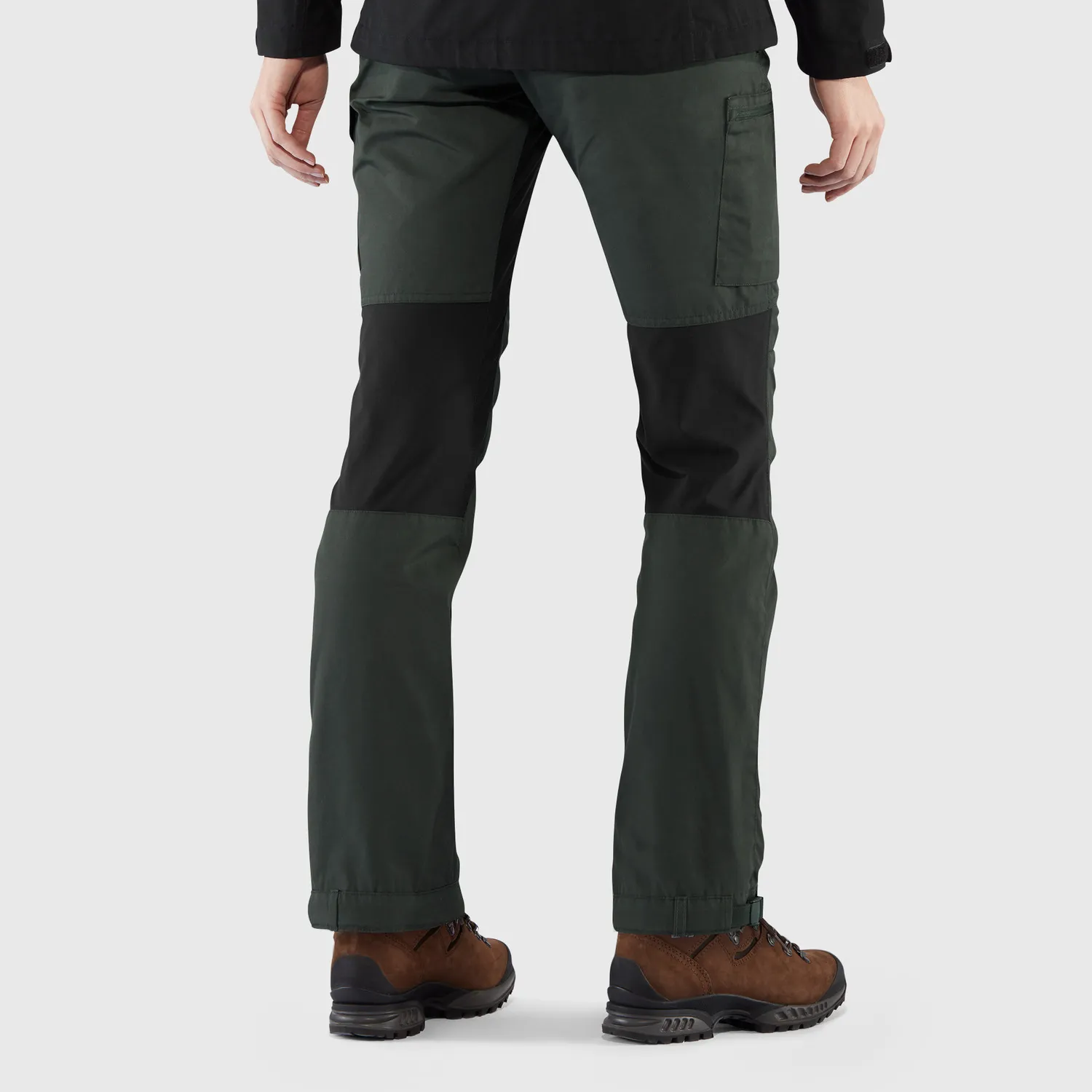 F89829_SS20_h_kaipak_trousers_curved_w_fjaellraeven_21.jpg