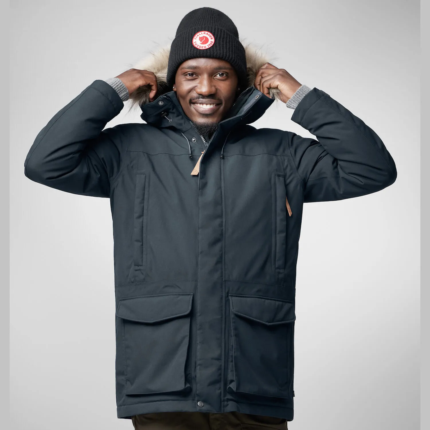 Nuuk_Lite_Parka_M_87158-555_B_MODEL_FJR.jpg