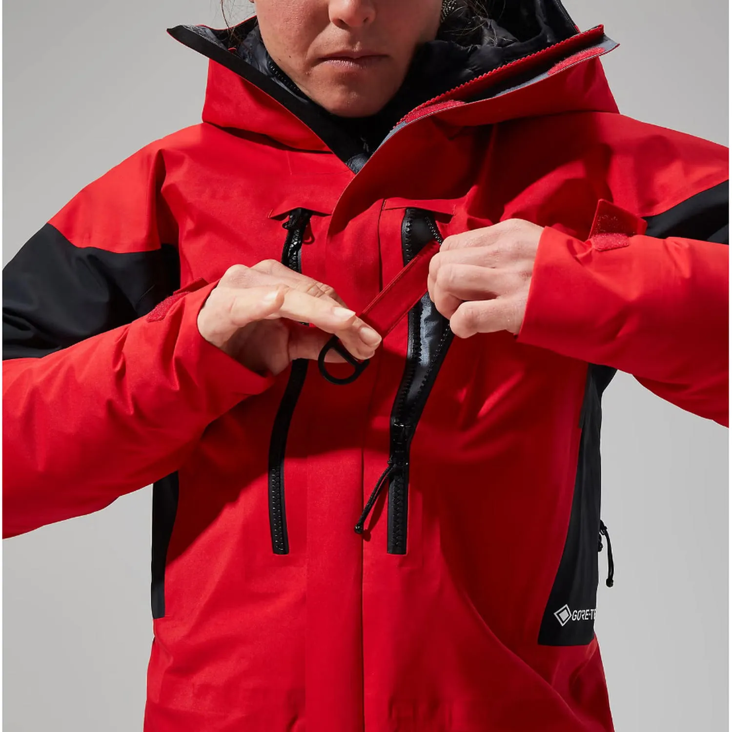 4-A001209-HQ5_06_W_MTN_Guide_GTX_Pro_Jacket_6.jpg