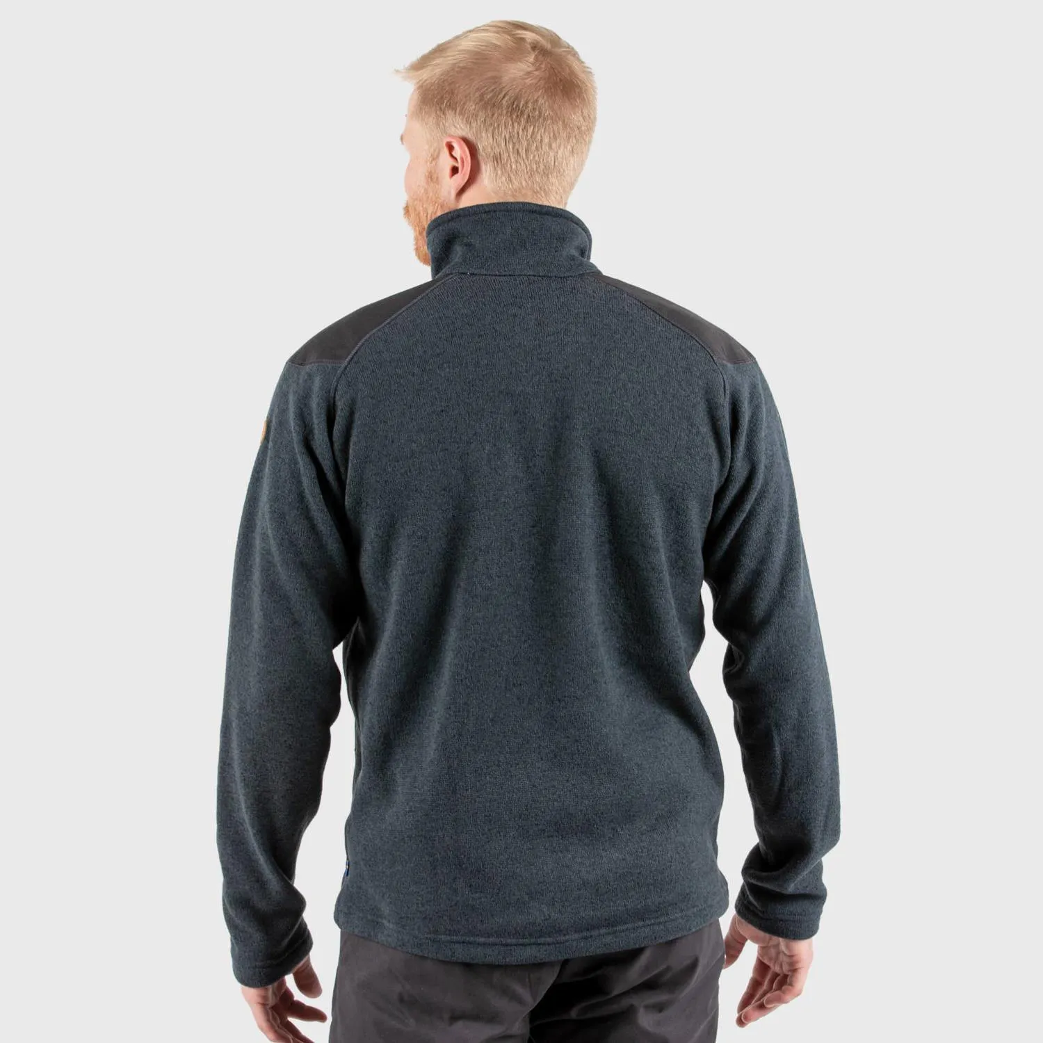 Buck_Fleece_M_81328-555_E_MODEL_FJR.jpg